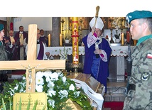  – Trudno pogodzić się z pustką, jaka została po śmierci ks. Waldemara – mówiło wielu uczestników liturgii żałobnej 