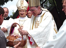  Wymownym gestem Święta Plonów było przekazanie cechom rzemieślników chlebów, które podczas Mszy św. przynieśli w darze rolnicy