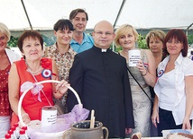  – Mieszkańcy parafii zawsze trzymali się razem, ale taki festyn  był potrzebny. Znamy się wszyscy, choć dawno nie spotykaliśmy się w tak dużym gronie – mówią Danuta Kuzik i Teresa Krzyżańska