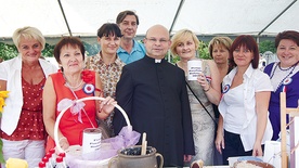  – Mieszkańcy parafii zawsze trzymali się razem, ale taki festyn  był potrzebny. Znamy się wszyscy, choć dawno nie spotykaliśmy się w tak dużym gronie – mówią Danuta Kuzik i Teresa Krzyżańska