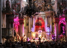 Muzycy z Filharmonii Łodzkiej przyciągnęli do pijarskiego kościoła tłum widzów