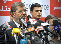 Kobieta i Kopt wśród asystentów prezydenta Mursiego