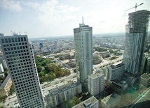 Warszawskie wieżowce.  Od lewej: Warsaw Financial Center, InterContinental Warsaw  i budujący się apartamentowiec Złota 44