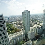 Warszawskie wieżowce.  Od lewej: Warsaw Financial Center, InterContinental Warsaw  i budujący się apartamentowiec Złota 44