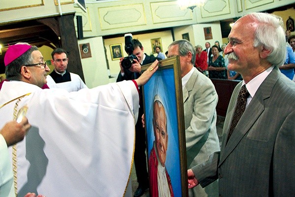  – Pan Ryszard Zawadzki z okazji jubileuszu namalował obrazy: św. Maksymiliana Marii Kolbego, św. s. Faustyny Kowalskiej, bł. ks. Jerzego Popiełuszki i obraz bł. Jana Pawła II 