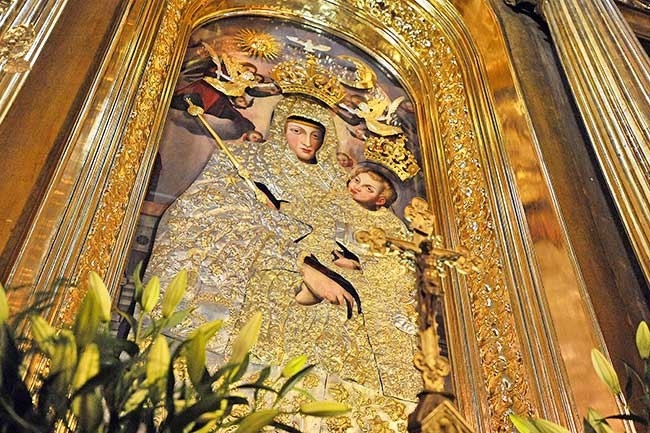 W 1970 r. czerwiński wizerunek Matki Bożej ukoronował  kard. Wyszyński, rok później Mszę św. przed Jej obliczem  odprawił kard. Karol Wojtyła 
