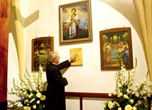  W kaplicy św. Jerzego w Ziębicach znajdują się relikwie i wizerunek bł. Anieli, a także dwa obrazy pochodzące od rodziny ks. B. Konopki, o takiej samej tematyce jak obrazy z domu błogosławionej 