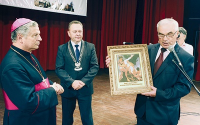  Jako pierwszy wizerunek św. Bartłomieja z rąk starosty Jana Wieruszewskiego otrzymał bp Henryk Tomasik