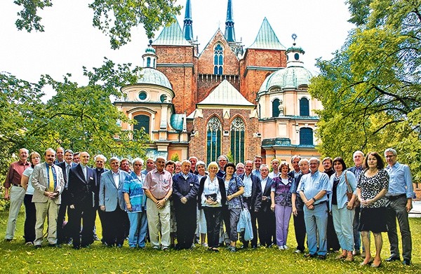 Uczestnicy konferencji na Ostrowie Tumskim