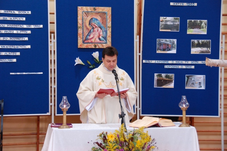 Uroczystości w Szkole Podstawowej w Bobrownikach 1 września 2012 r.