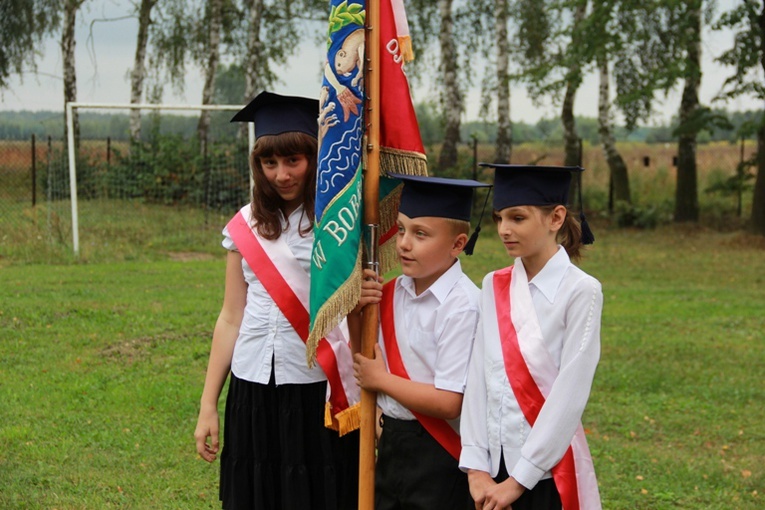 Uroczystości w Szkole Podstawowej w Bobrownikach 1 września 2012 r.