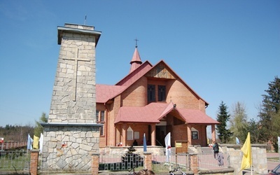 Fronton kościoła w Alojzowie