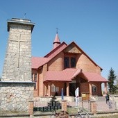 Fronton kościoła w Alojzowie