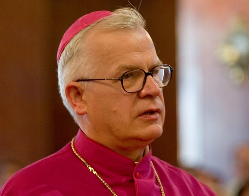 Abp Michalik: Papież od początku budzi sympatię