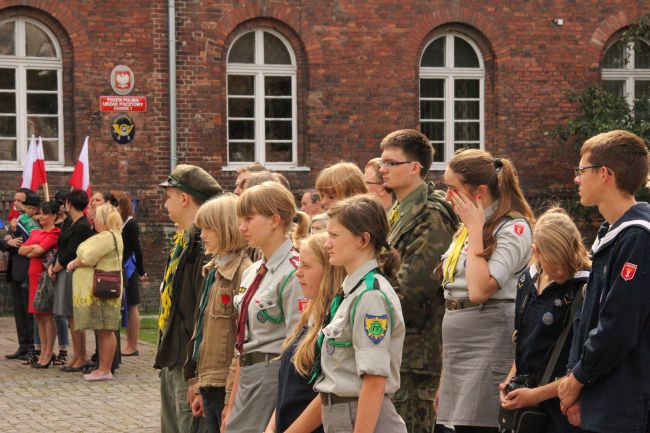 Uroczystości pod Pomnikiem Obrońców Poczty Polskiej w Gdańsku