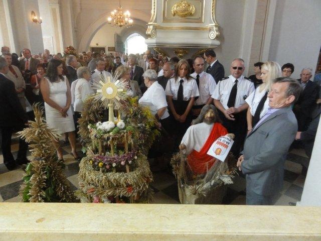 Brochowska bazylika podczas Mszy św.