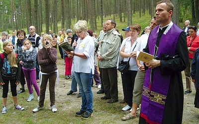 Uczestnicy rekolekcji letnich RRN tworzą wspólnotę, która modli się za siebie nawzajem 