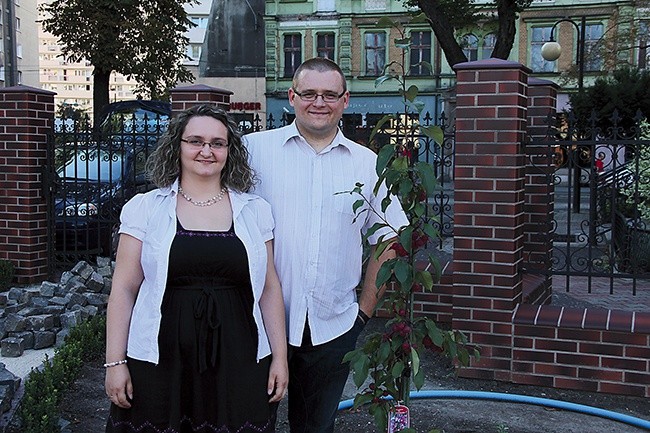 Anna i Michał wybierają biblijne podpowiedzi w kierowaniu życiem swojej rodziny