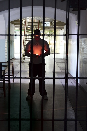  W pierwszym półroczu 2012 r. ok. 400 skazanych wystąpiło o zastosowanie wobec nich elektronicznego dozoru
