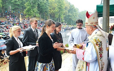 Kościół potrzebuje ludzi zdecydowanych bronić najważniejszych prawd i wartości – mówił kard. S. Dziwisz do młodzieży zgromadzonej na kalwaryjskim wzgórzu