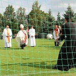 Eucharystia i poświęcenie boiska u Salezjanów w Rumi