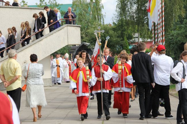 Eucharystia i poświęcenie boiska u Salezjanów w Rumi