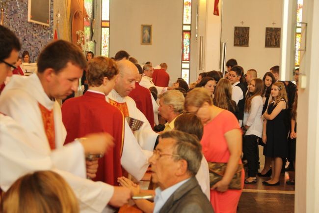 Eucharystia i poświęcenie boiska u Salezjanów w Rumi