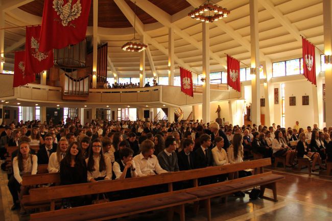 Eucharystia i poświęcenie boiska u Salezjanów w Rumi