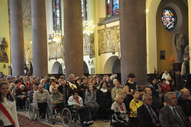 Limanowa. Wręczenie "Cyrenejczyków"