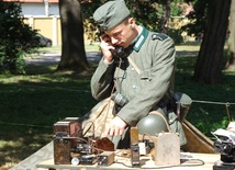 Żołnierz ze Stowarzyszenia Rekonstrukcji Historycznej Wrzesień 39