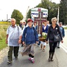  250 pielgrzymów z Płocka do Skępego pielgrzymowało z historycznym krzyżem z 1952 r. Towarzyszyły im słowa: „Maryja wzorem znoszenia cierpienia” 