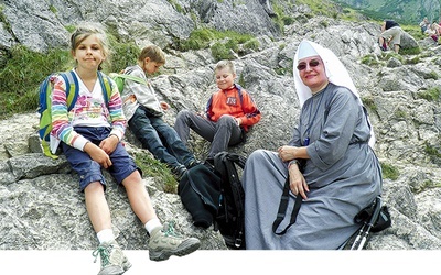 Wakacyjne wyprawy owocują potem dobrymi relacjami z dziećmi w ciągu roku szkolnego 