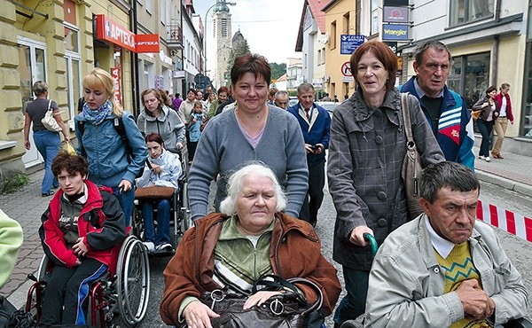 Stałym elementem spotkania jest pielgrzymka do Kaplicy Łaski w Mordarce