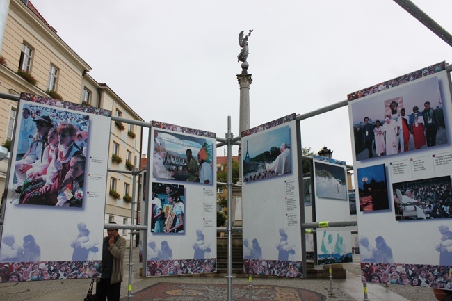 Papieska wystawa w Oleśnicy