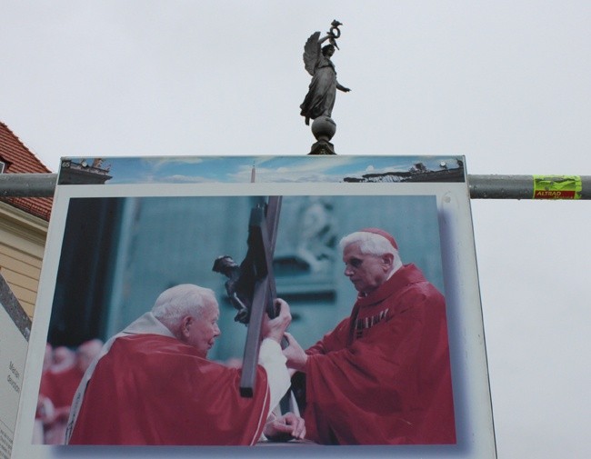 Papieska wystawa w Oleśnicy