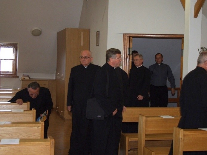 Spotkanie proboszczów neoprezbiterów z biskupem A. Jeżem