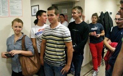 Młodzi z Olsztyna czekali w kolejce, aby oddać krew