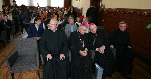 Katolickie gimnazjum w Jeleniej Górze - uroczysta inaugruacja 