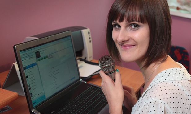 Dziś Ania swobodnie rozmawia przez Skype’a czy telefon