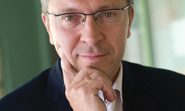 Prof. Krzysztof Rybiński  – ekonomista, były wiceprezes Narodowego Banku Polskiego, wykładowca w Szkole Głównej Handlowej, współwłaściciel firmy SanNao i doradca kilku korporacji.