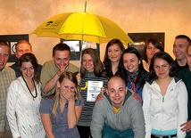 Pod jednym parasolem – wolontariusze stowarzyszenia 