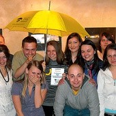 Pod jednym parasolem – wolontariusze stowarzyszenia 