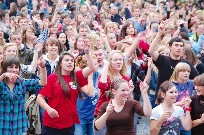 Śpiewy Młodych z Winkiem porwały wszystkich do tańca 