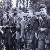 Unikatowa fotografia żołnierzy „Harnasia” na zgrupowaniu przed atakiem na radomskie więzienie