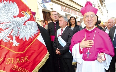 10 lat temu abp Francesco Pio Tamburrino ogłosił, że kościół Świętych Piotra i Pawła został podniesiony  do rangi bazyliki mniejszej