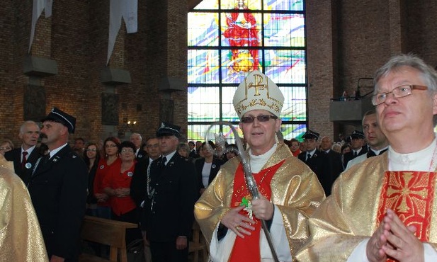 Bp Piotr Libera we wspólnocie parafialnej sw. Stanisława Kostki w Rypinie