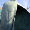 Pomnik papieża poprawiony