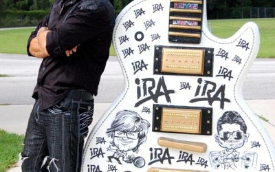 4-metrowa gitara z Chrystusem dla IRA