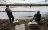 Wyciągają skarby z Wisły