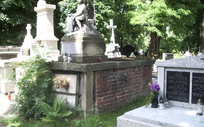 Ratowanie grobowca matki Modrzejewskiej
